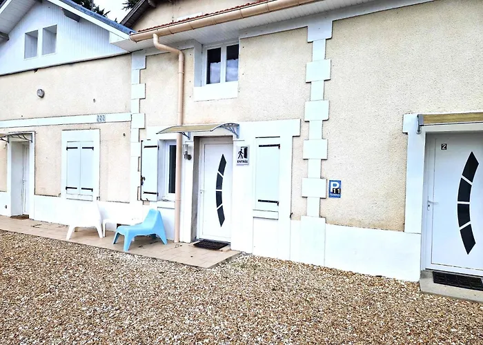 10 - Joli studio neuf avec vue sur jardin arboré, parking privatif gratuit
